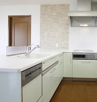 ［3］キッチンに向いている素材とは？床・壁材の選び方