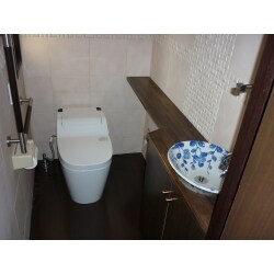 トイレの故障をきっかけにお手入れの楽なタンクレストイレにしました。