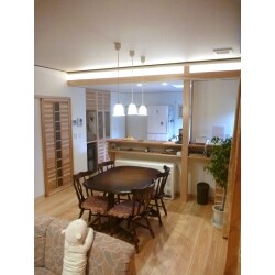 個室だったキッチンをリビングとつなげ、明るく開放的なダイニングキッチンになりました。