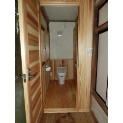 浄化槽施工の機会に外にしかなかったトイレを新設しました