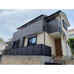 淡色をベースにアクセントで濃色を取り入れた落ち着いたデザインへ