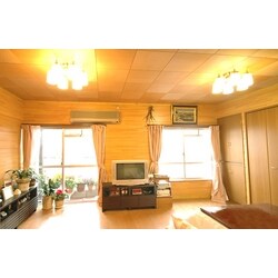 天然素材の質感が木の味わいを表現