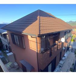 新東セネターで、葺き替え工事と外壁塗装工事