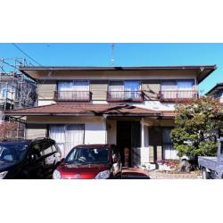 既存瓦を撤去せず、重ね葺き(カバー工法)にて施工しました。
改質アスファルトルーフィングを施工した上に、新東セネターを葺く事で耐久性が上がり美しくなりました。