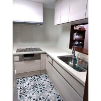 じぶん好みのデザインとカラーにこだわって印象的なキッチンに