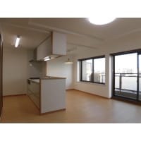 リビングを見渡せる明るく開放的なキッチンへ