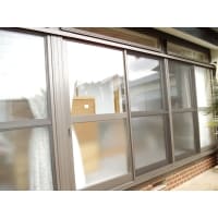 複層ガラスの断熱効果により住宅の省エネルギー化に貢献