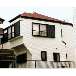 外壁
高圧洗浄
開口部養生、土間廻り養生、小物養生
北面サイディング外壁　凍害劣化部除去作業及び素地強化
サイディング釘頭及びクラック処理（浸透造膜シーラー、弾性パテ）
下塗り
上塗り（2回）

付帯
軒天塗装工事
破風板塗装工事
雨樋塗装工事
水切り塗装工事
霧よけ塗装工事
エアコンホースその他配管等小物塗装工事
ベランダトップコート塗り替え工事
戸袋及び雨戸補修工事
リング工事