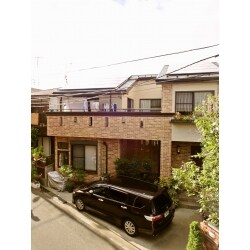 外壁塗装基本工事
仮設足場設置・解体
高圧洗浄
開口部養生、土間廻り養生、小物養生
サイディングボード浮き修繕・コーキング工事
外壁全外塗装

付帯塗装工事
各部下処理、シーリング補修、下塗り（1～3回塗）上塗り（２回塗）
（破風板、幕板、雨樋、霧除け）

シーリング塗装工事
目地部打ち替え、窓周り増し打ち

屋根塗装基本工事
下地調整、高圧洗浄
縁切り処理　タスペーサー02挿入
クラック（ひび割れ）コーキング補修
下塗り（1～2回）
上塗り（2回）

屋根塗装付帯工事
板金部分　釘打ち替え、釘頭・ジョイント部シーリング処理
板金部下塗り
