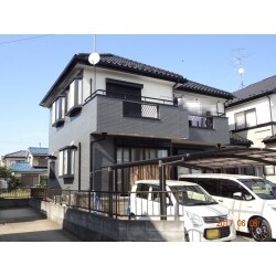 【外壁塗装】 
下地調整（クラック補修＋一部ビス固定＋コーナー部パテ処理） 
【屋根補修】 
屋根釘打ち直し、釘頭コーキング補修工事・壁押さえ板金塗装工事 
【付帯塗装】 
軒天、破風板、雨樋、水切り、玄関扉、シャッターボックス及びスラット部、その他配管等小物補修・塗装工事 
ベランダ笠木・手摺等漏水懸念箇所コーキング補修工事 
ベランダ防水工事 
カーポート脱着工事 
【シーリング工事】
目地部及び縦あいじゃくりコーキング打替え・新設工事
サッシ周りコーキング増し打ち工事
