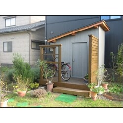 外構に小屋+デッキ(目隠し)