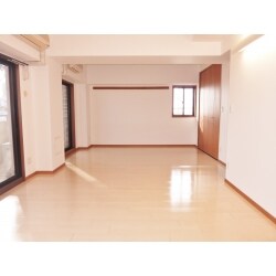 お客様が中古マンションを購入し、内装改修をご依頼頂きました。
お客様のご要望の他、より良くなるご提案いたしました。
