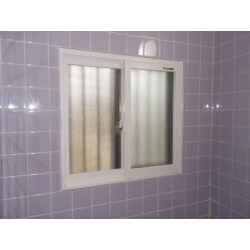 浴室の窓から隙間風が通るので浴室仕様の内窓を取付