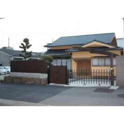 屋根の葺き替え、外壁塗装、外構工事で生まれ変わったリフォーム工事です。