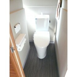 DIYで板張りにした床腐食の為トイレをリフォーム