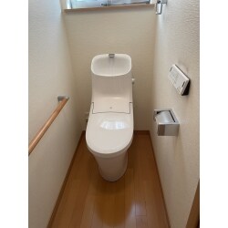 トイレ商品の素取替工事を行いました。