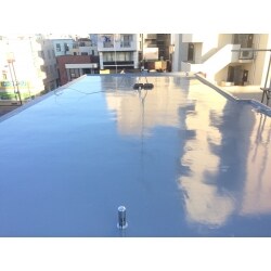 屋上の防水と斜壁部分の防水処理を行いました