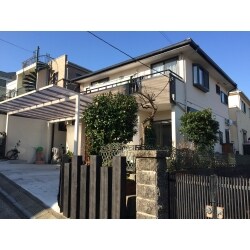 外装、内装、エクステリアまでフルリノベーションを行い、ご希望のお住いになりました。特に省エネにはこだわり樹脂サッシや太陽光発電で長くエコな生活が出来ます。
