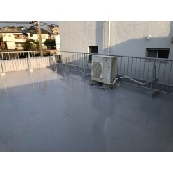 雨漏りを心配されていましたので、防水処理を行いました。