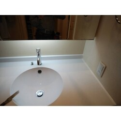 洗面ボウルにヒビが入ってしまい、補修して使用していましたが今後の水漏れを心配されていましたので、洗面ボウルのカウンターのみ交換をご提案をさせていただきました。