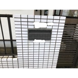 新築時から使用していたポストを収納たっぷりタイプのポストに交換しました。