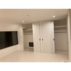 天井高のクローゼットにして、広々と収納力が高いお部屋になりました。