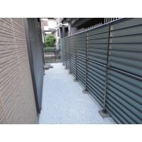 ルーバーフェンスで近隣の視線も気になりません