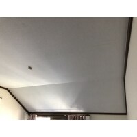 屋根からの漏水…外部工事で浸水を止めてから内装工事を。