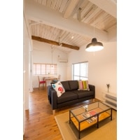 ナチュラルなカフェスタイルの家