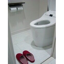 お掃除しやすいTOTOのネオレストAHを採用。ホワイトをベースにまとまりのある、清潔感あふれるトイレとなりました。