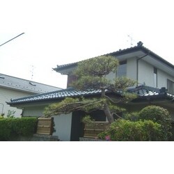 重量が日本瓦に比べ10分の１である『瓦王』は屋根の軽量化、地震対策に有効です。