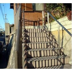 【外構35】階段のフェンスの安全度を高めました