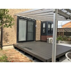 大きなテラス屋根で夏の強い日差しを抑え、お洗濯物も安心して干せるよう選定。
雑草が生えてこない様に土間と砂利を併用して費用をおさえました。