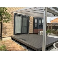 ウッドデッキでお庭のお手入れが楽に!