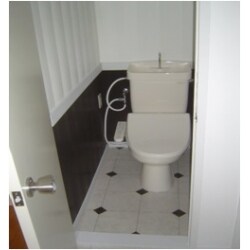 白を基調としたトイレ
