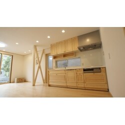 暗くて閉塞感のあるお部屋から、光たっぷりのナチュラル空間へ
