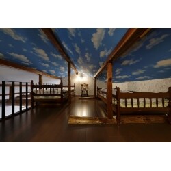 離れて暮らすお孫さまを喜ばせようと思い屋根裏をロフトにすることを計画されました。既存の柱や梁をそのまま利用して開放的なロフトになりました。