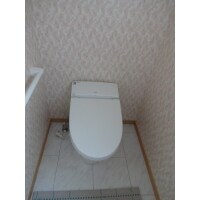 ゆとりある広さに広げたトイレリフォーム