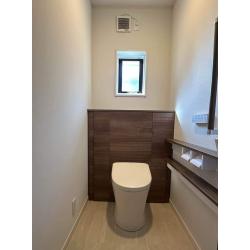 ご両親から受け継いだご自宅。
今回、浴室、洗面台、トイレも経年劣化、タイルの壁等気になっている所を相談頂きました。
