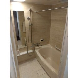マンションですが浴室に寒さを感じられているお客様は実は多く見えます、寒さの解消、段差、手摺、お手入れ性の向上なども合わさりご満足いただけたリフォームとなりました。
