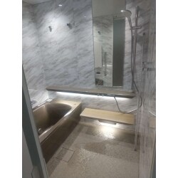 たまたま製品価格の変更時期となり、「今なら値上げ前に、、」と名古屋ＳＲで検討いただくうちに、、やっぱり新しい配色のほうが気入っちゃって・・・となり、、、最新の配色のお風呂が完成できました　先日は点検訪問のさいに「窓ナシ」を選択して正解だった！気になっていた目線と断熱に加えてお手入れも更にしやすそう！！！との感想をニコニコ笑顔でお聞かせいただきました、、こちらこそ感謝です！　今後ともお付き合いのほどよろしくお願いいたします
