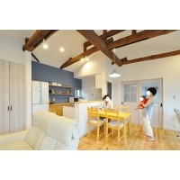 離れをリノベでノスタルジックな佇まいに 一部共有型二世帯住宅