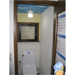 空模様のトイレ空間へ