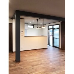 2世帯住宅で、1階に移り住む前に大改修を。
いろいろとご提案してくださり、想像以上の仕上がりとなりました。
また断熱を入れてもらったので、冬も暖かく過ごせました。
