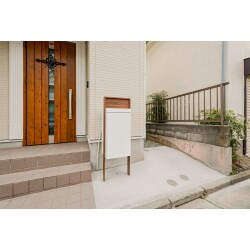 留守がちで再配達の指定も申し訳ないし、接触機会を減らせるのはお互いに安心できると考え、郵便受けが壊れたのを機に自転車置場の入り口に門柱を兼ねてお願いしました。インターフォンも付き、機能性も高く大満足です。