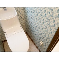 壁紙にこだわったトイレのリフォーム【LIXIL　ベーシア】