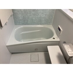 タイル張りの浴室からユニットバスへ。清掃しやすく温かくなりました。
採用設備：TOTO　サザナ