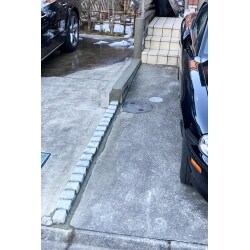 柵を撤去したことにより見通しがよくなり、車が止めやすくなりました

