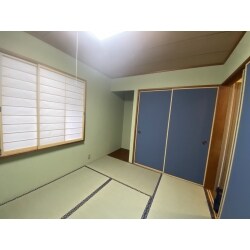 和室の内装をリニューアル。襖の色がアクセントになりお洒落な和室となりました。