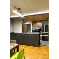 LDKのなかに、天井にこだわったキッチン空間